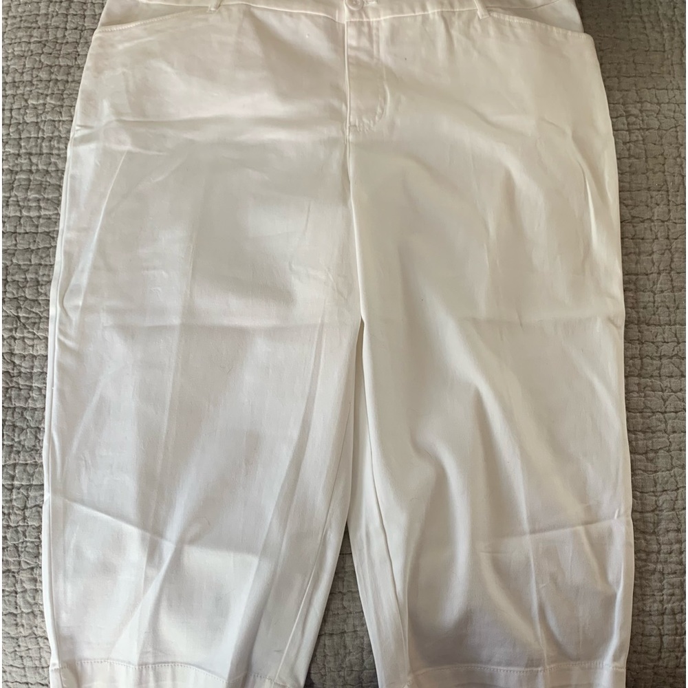 St. John's Bay White Capris Size 18W